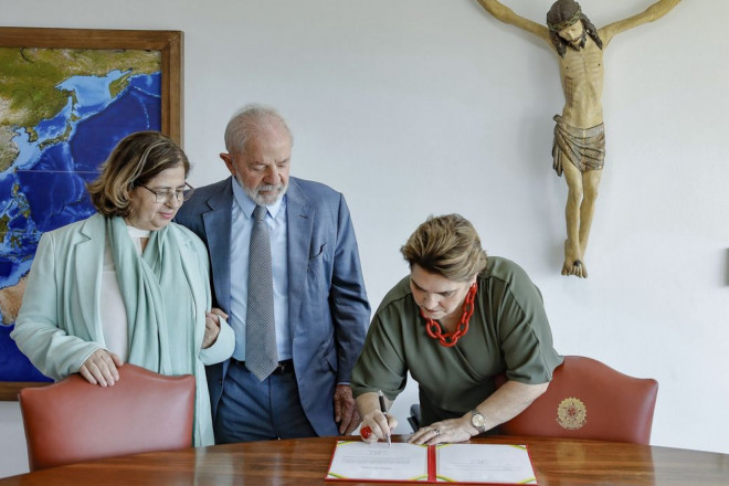 &quot;Lula quer mulheres mais contentes e protegidas&quot;, diz nova ministra