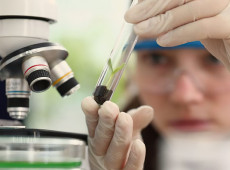 Pr&ecirc;mio para mulheres e meninas cientistas abre inscri&ccedil;&otilde;es at&eacute; outubro
