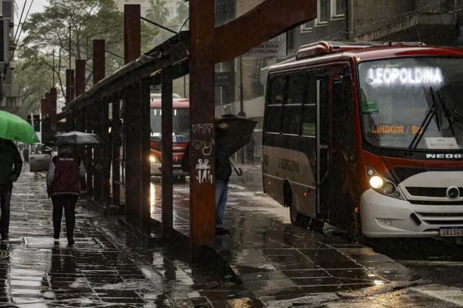 Tempo fica chuvoso em grande parte do pa&iacute;s nesta segunda-feira