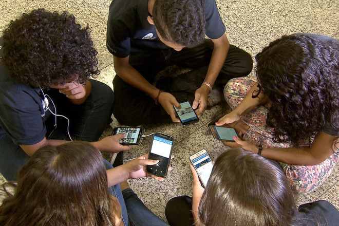 Pesquisa mostra que 82% s&atilde;o contra crian&ccedil;as de at&eacute; 3 anos com celular
