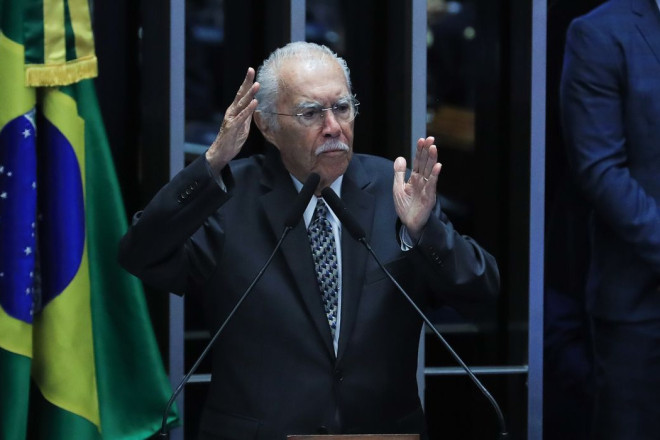 Jos&eacute; Sarney &eacute; internado em UTI ap&oacute;s procedimento abdominal