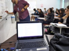 Docentes usam intelig&ecirc;ncia artificial para inovar e engajar alunos